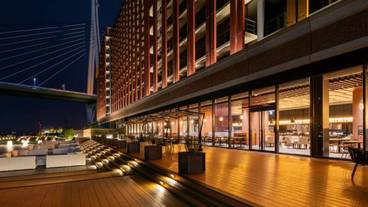 テラスにはダイニングが併設 / 8