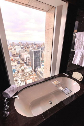 ラグジュアリーな大理石のバスルームでまったり♡4249566