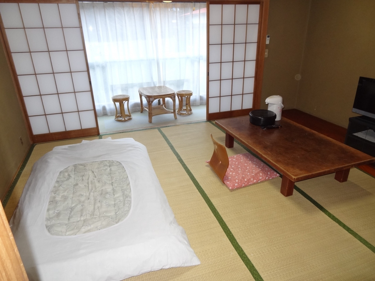 和の風情感じるお部屋で自由に過ごそう4059174