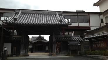 施設の正面 / 1