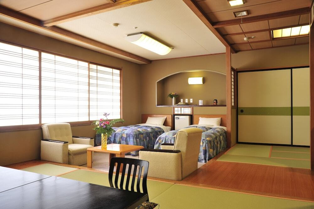 源泉かけ流しの湯＆絶品バイキングにとことん癒される温泉宿3446225