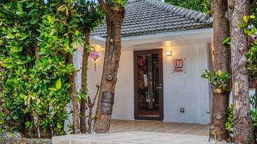 施設の入り口 / 11