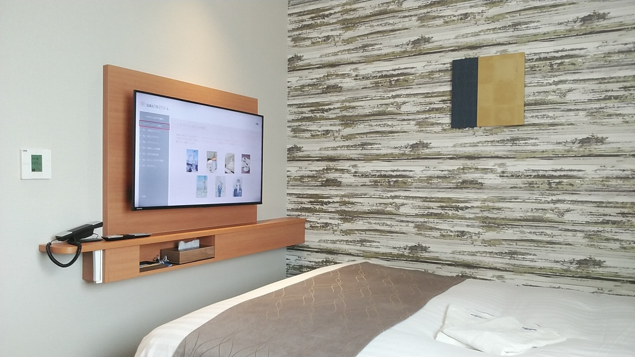 ベッドにソファーからもテレビが見やすいです