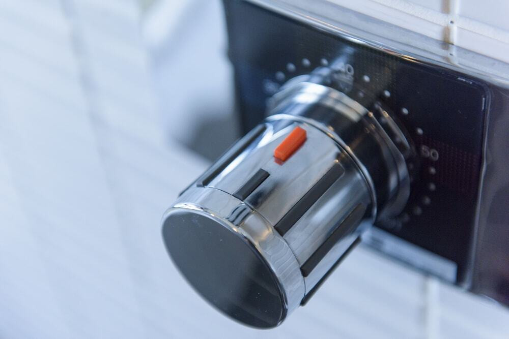 バスルームのシャワー