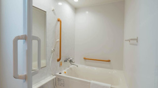 ユニバーサルクイーンベッドルーム 個室