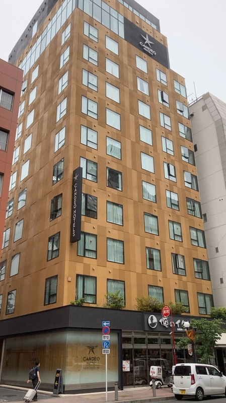 ホテル外観、一階に俺のイタリアンがありました。