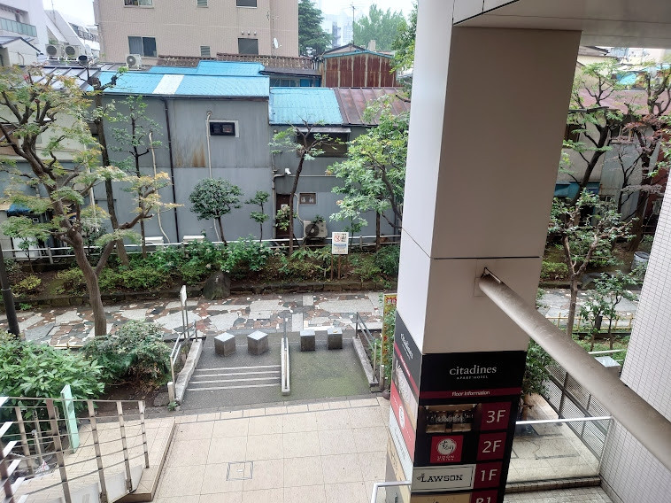 反対側はゴールデン街