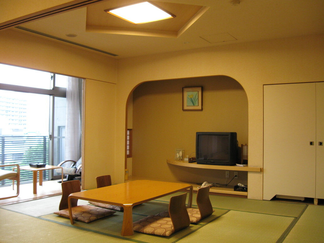 「河内長野荘」 内観 10246003 会席料理はお部屋食となっています。ゆっくりとおくつろぎ頂きながら御料理を堪能して頂けます。