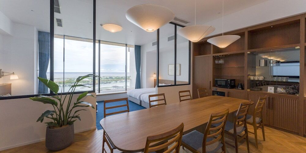 客室内のダイニングエリア