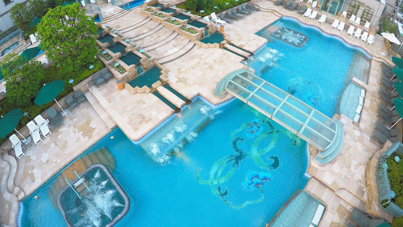 都内随一の広さを誇るプール。ナイトプールも♪3998159