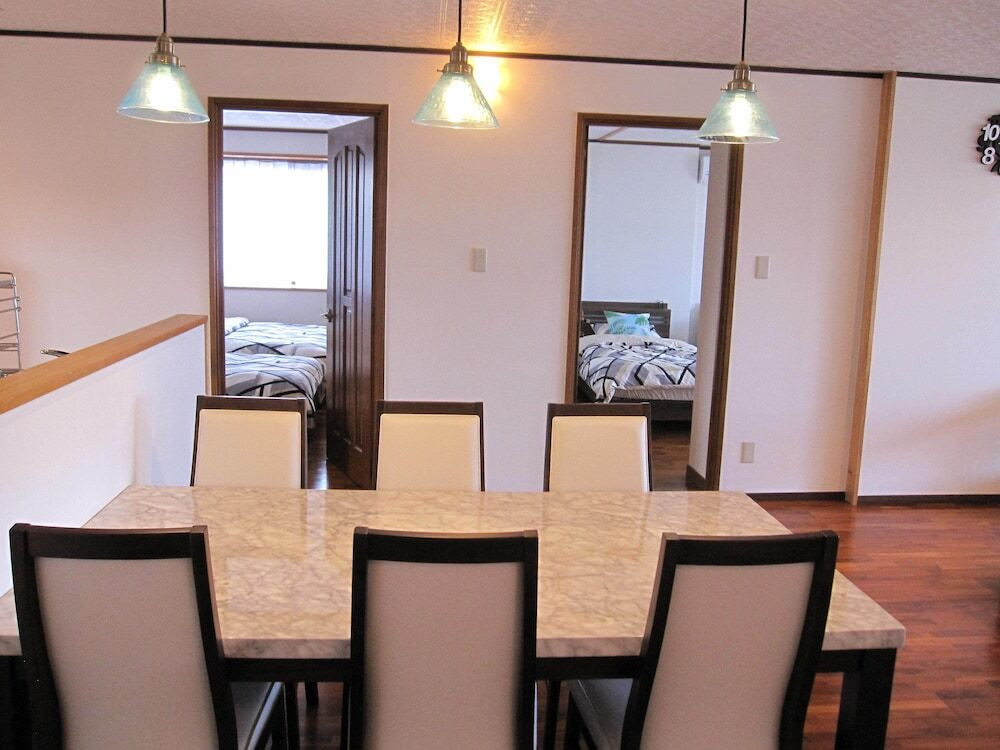 客室内のダイニングエリア