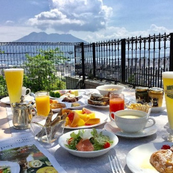 最高の贅沢！絶景を楽しみながらの朝食3510176