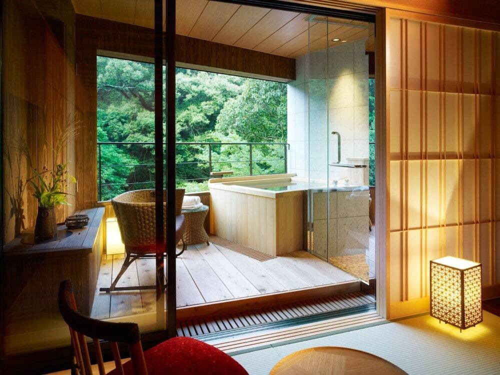 まるで隠れ家…深い緑に包まれた料理旅館4047727