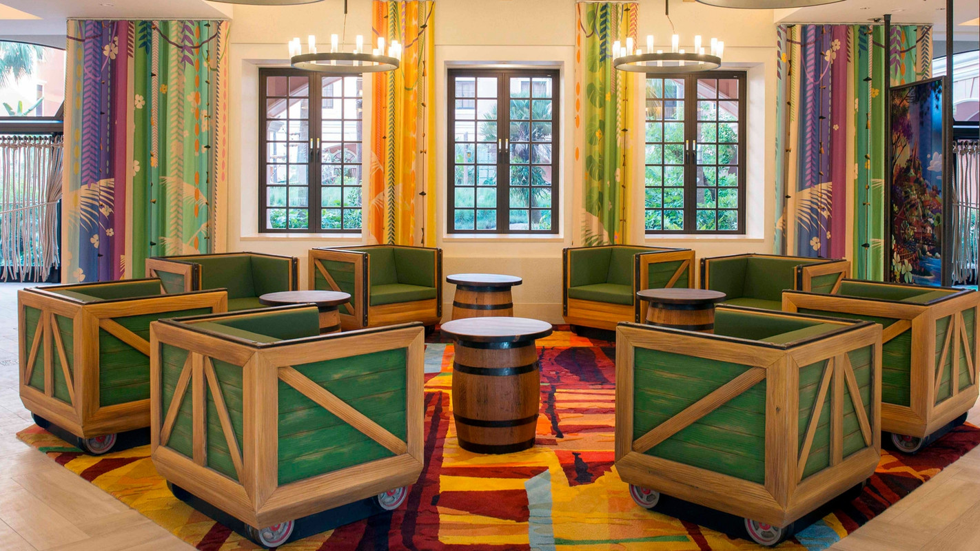 "ディスカバー"ロビー