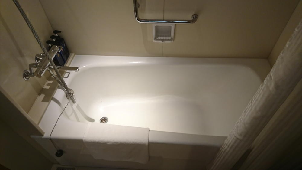 大きなバスタブ、アメニティはミキモトブランド