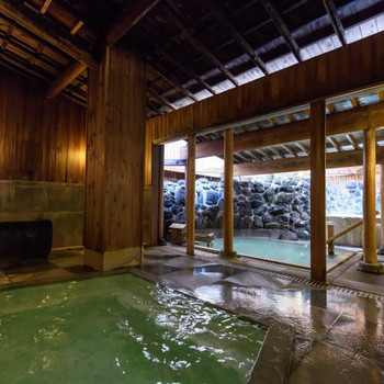 なめらかなお湯が心地よい♪”湯守”がいる老舗宿4243035