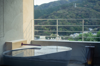 Stay at a stylish onsen inn and feel truly refreshed 3755437