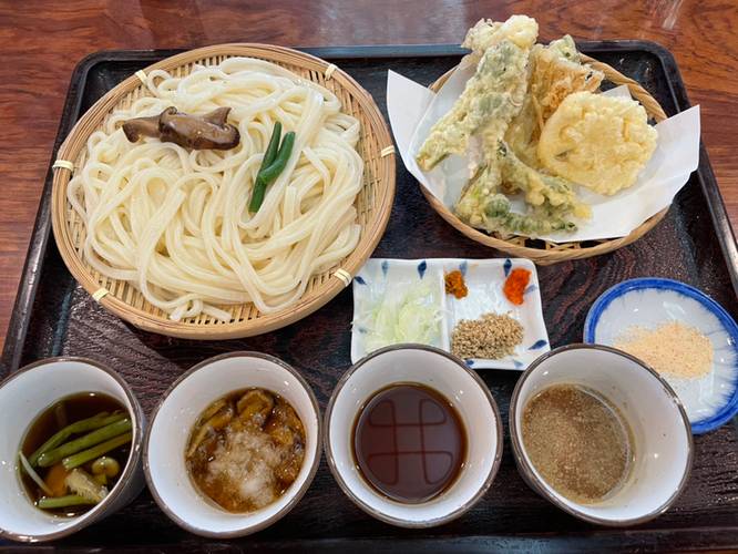 「松島屋」でランチ
日本三大うどんに舌鼓 / 1