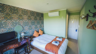 デザイン ルーム ダブルベッド 1 台 パーシャルシービュー