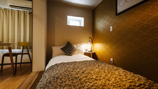 ダブルルーム (キッチン/シャワー/トイレ付) エレベーターなし 203室 禁煙