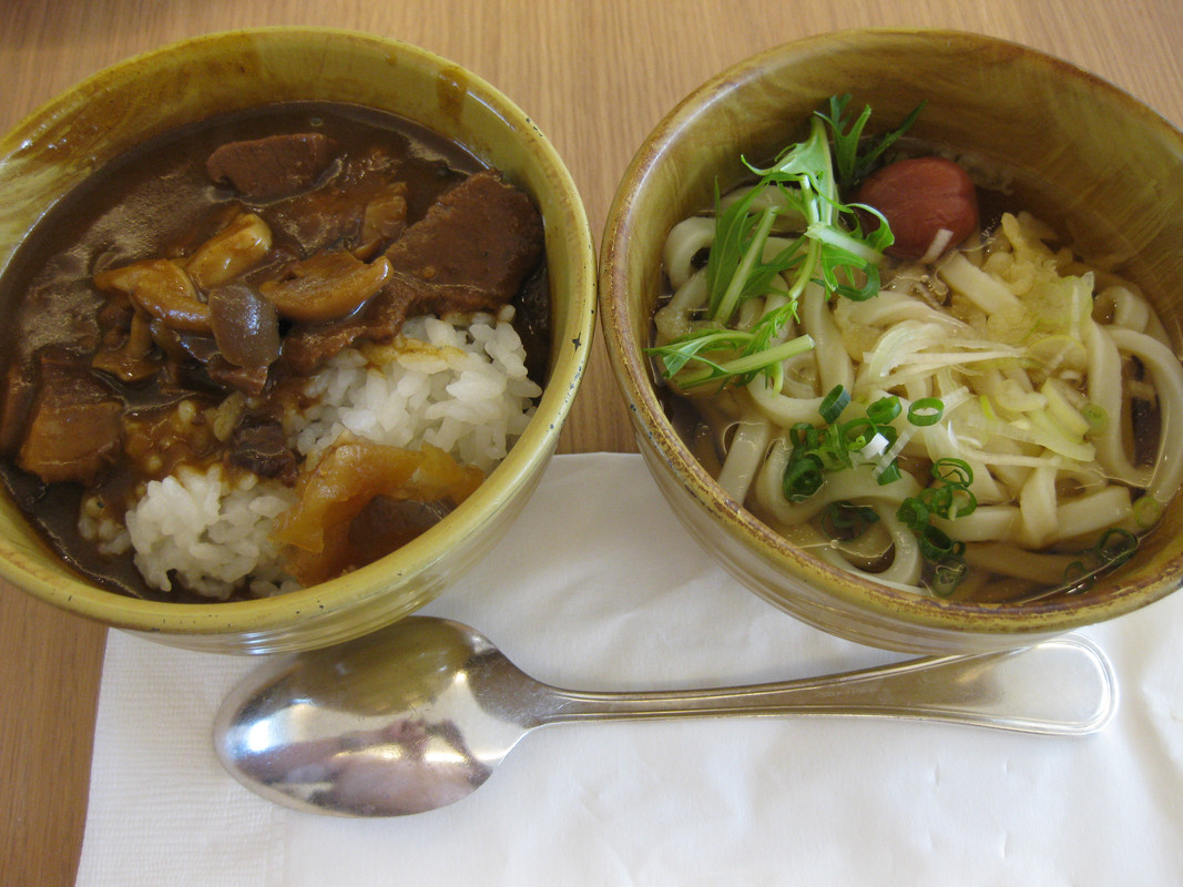朝食　朝カレーとうどん