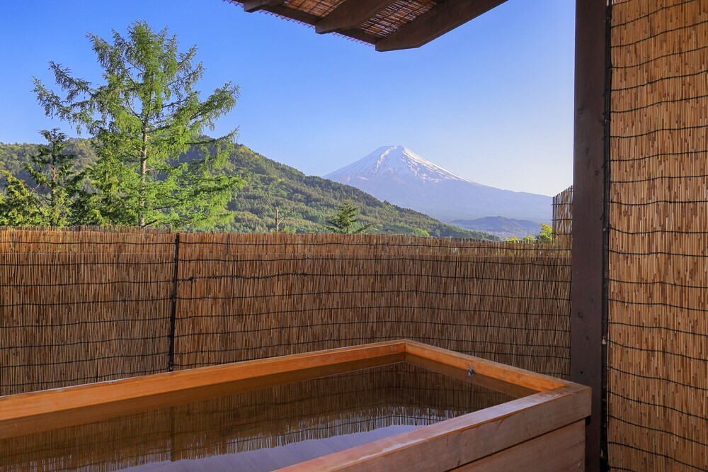 富士吉田の夜景を眺めながら露天風呂4248387