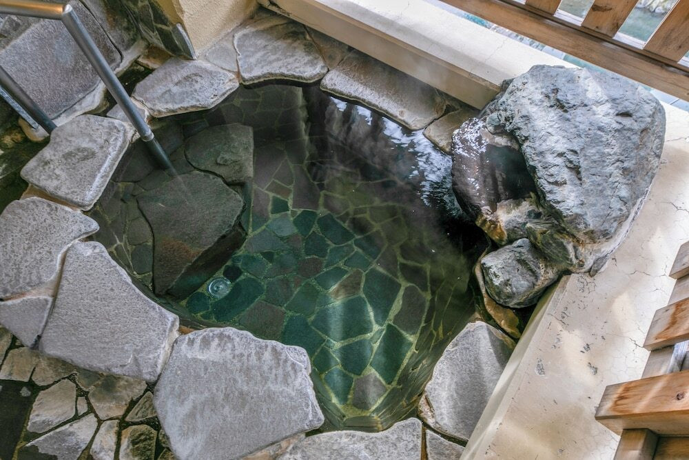 源泉が9本も！“掛け流し露天風呂付客室”でプチ贅沢3464259