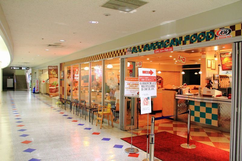 6．飛行機を眺めながら沖縄の味を堪能「A&W 那覇空港店」4084722