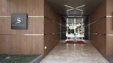 施設の入り口 / 13