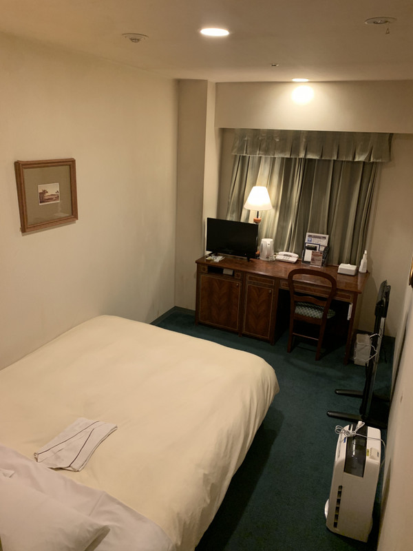 セミダブルの部屋のシングル利用だったのでそれなりに快適