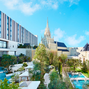 チャペルまたはレストランで伝える感動的なプロポーズ3417799