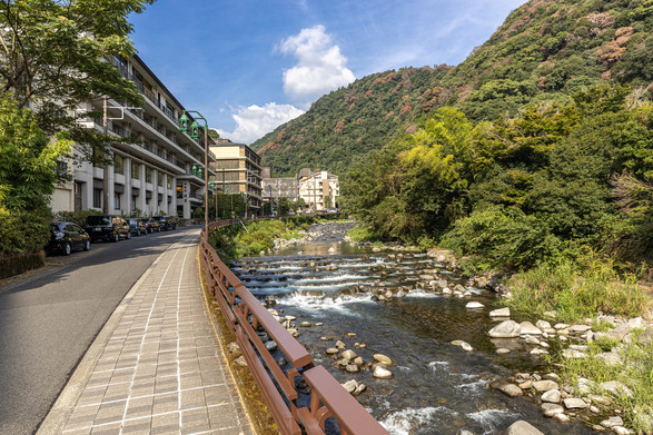 須雲川と宿の外観