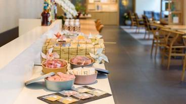 ラウンジのお菓子 / 2