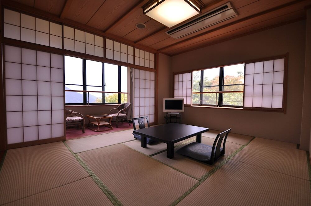 客室内のダイニングエリア