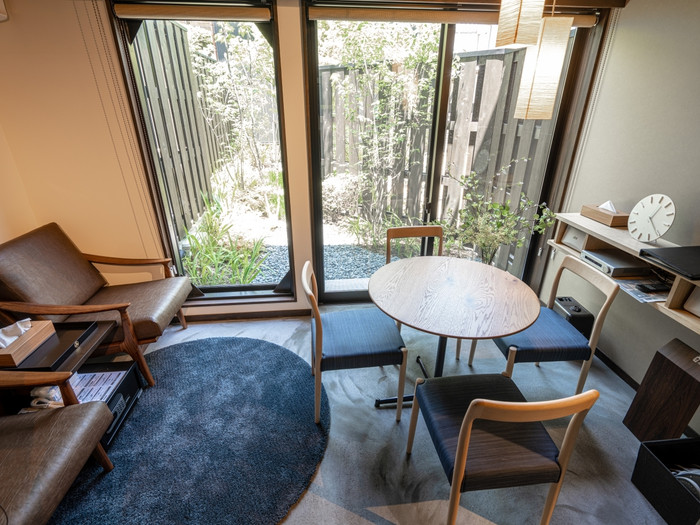 お部屋は、2階建てのメゾネットタイプ。静かで心落ち着く空間です