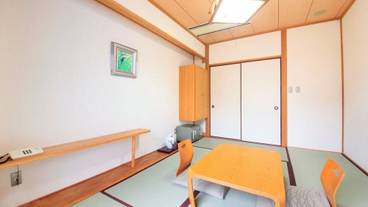 客室 / 6