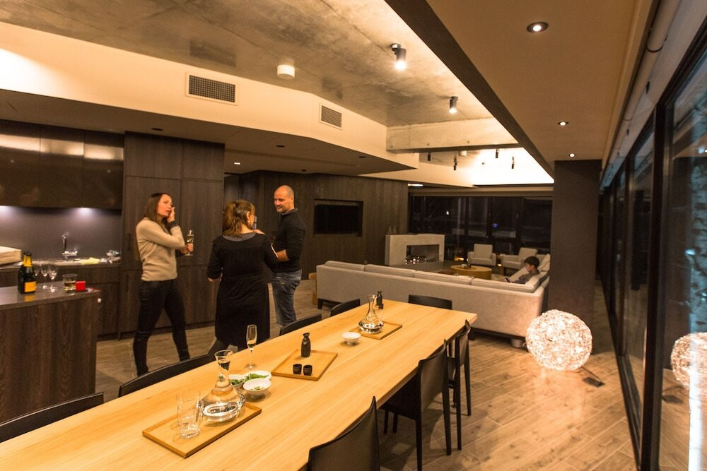 客室内のダイニングエリア