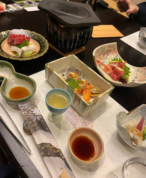 庭園を眺めながら
地元食材に舌鼓 / 4