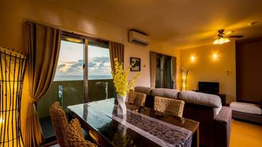 客室内のダイニングエリア / 14