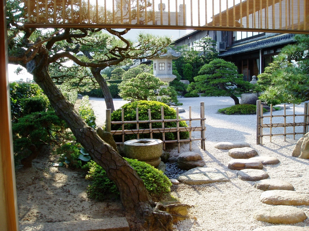 樹齢300年の松が自慢の庭園3668800