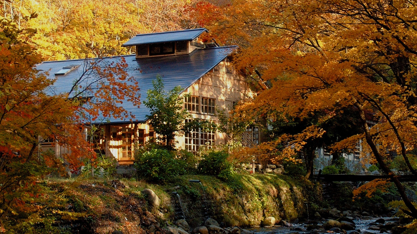 山間の秘湯でデジタルデトックス3647340