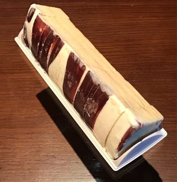 「北の自然菓 柳月 大通本店」料理 1070448 三方六　プレーン　税込630円