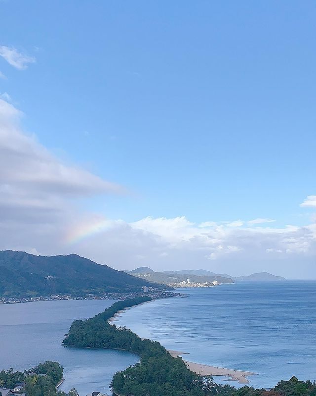 展望台や遊園地、レストランなどが楽しめる「天橋立ビューランド」。ここから眺める天橋立は圧巻の光景 / 1