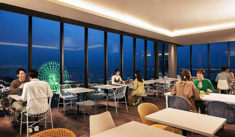 美しい夜景を眺めながら食事を / 5