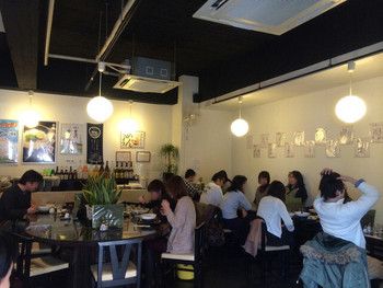 「讃岐うどん 白庵」内観 1199939 天井も高いし、ゆったりした空間ですね！