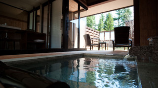 露天風呂付和洋室 （レストランでの会席料理の夕食込）