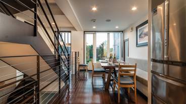 客室内のダイニングエリア / 23