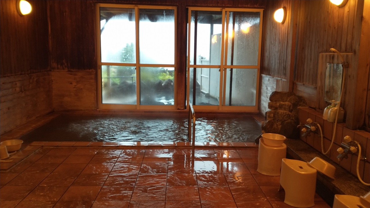 温泉浴場、そんなに広くはない