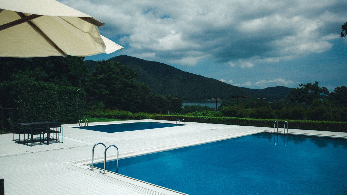 丘の上の絶景と美食を満喫！奥琵琶湖のオーベルジュで非日常の体験を4065326