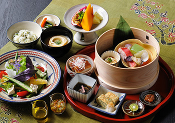 朝食はダイニングで3646008